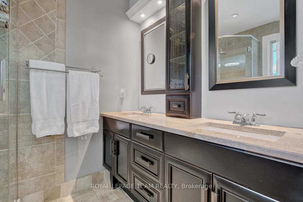 1 Emery Court photo 23