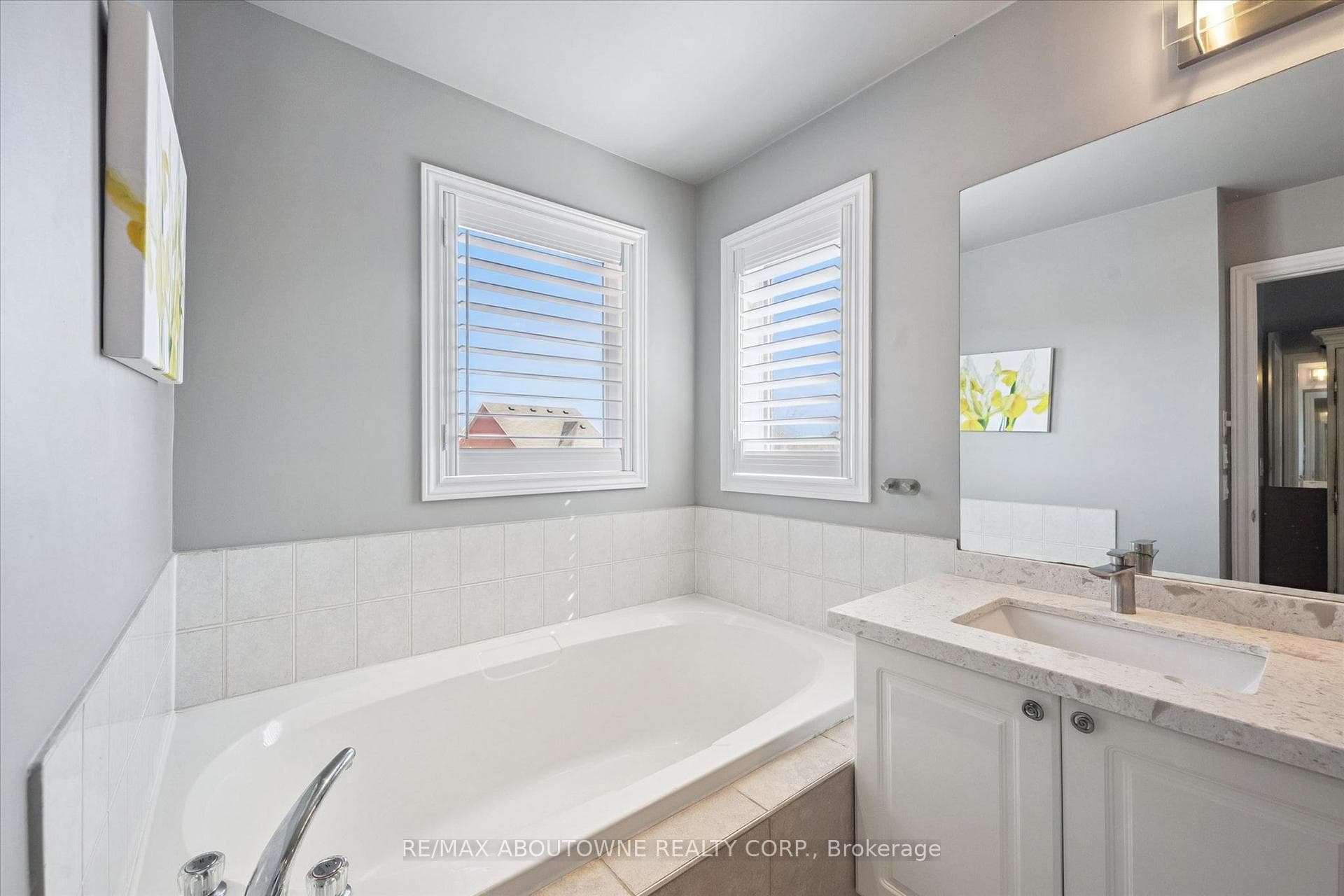 2484 Capilano Crescent photo 26