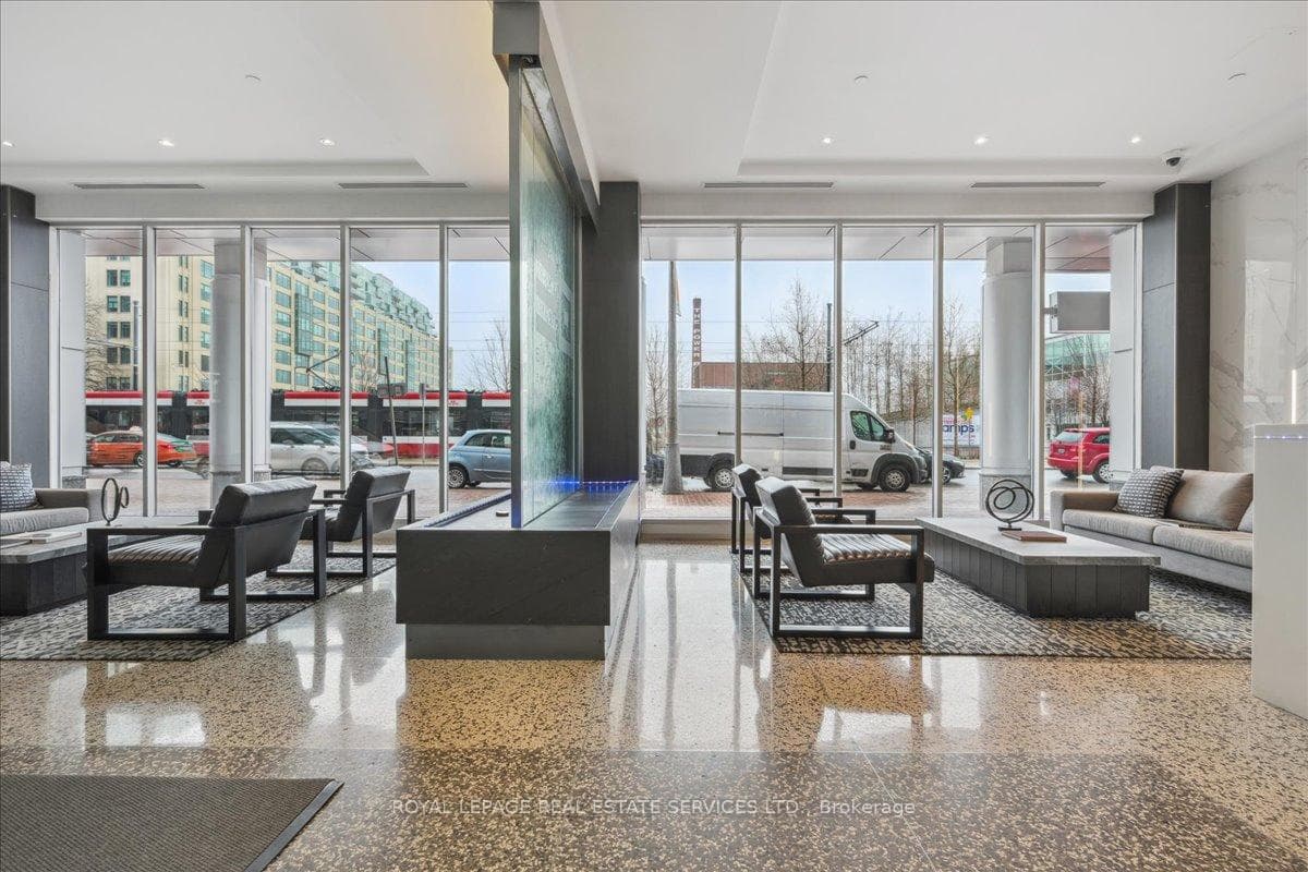 218 Queens Quay Unit 1007 photo 10