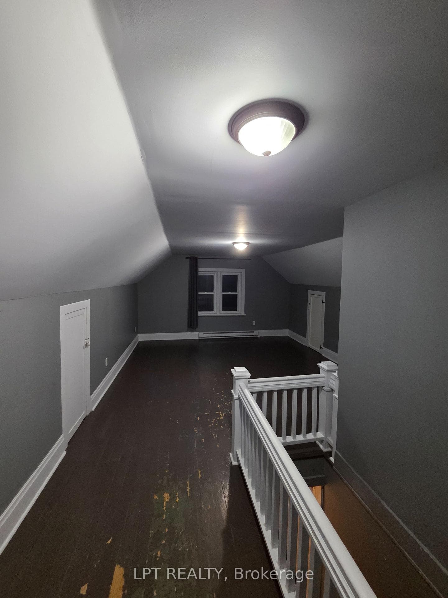 436 Queen Street photo 11