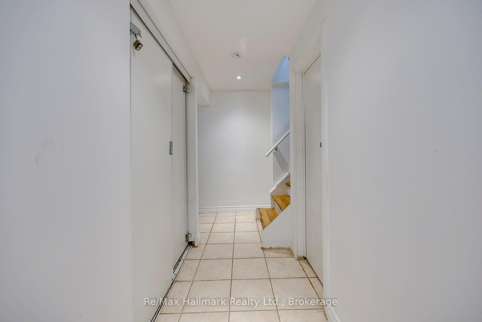 5371 Dundas Street photo 28