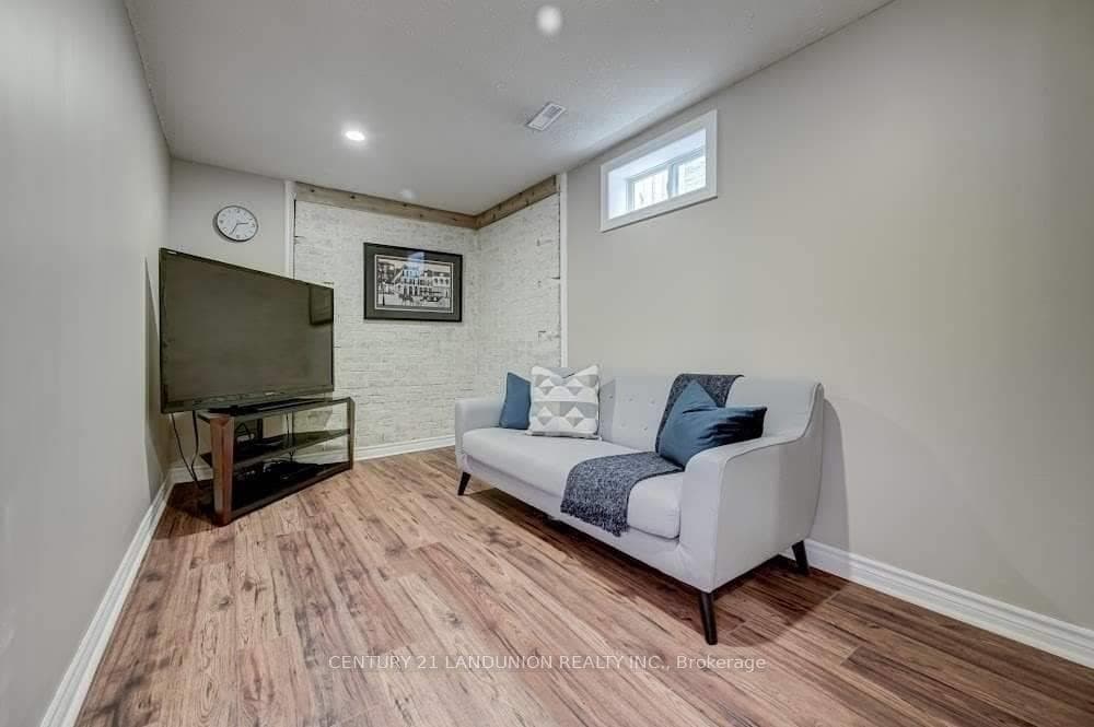 6981 Cordingley Crescent photo 21