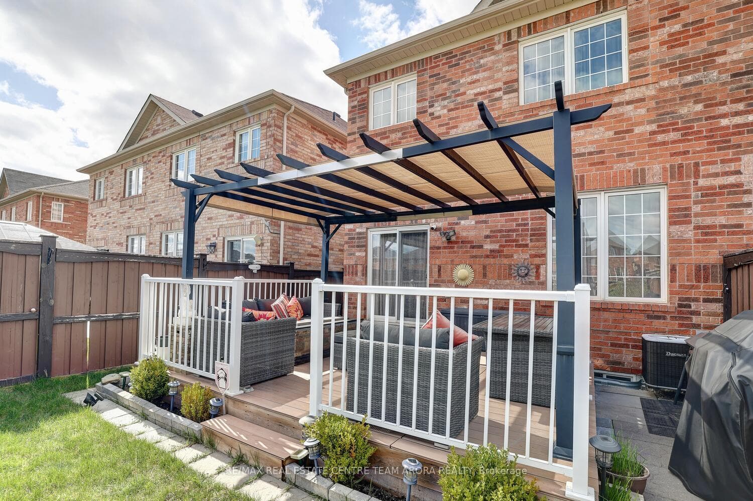 644 Lott Crescent photo 36