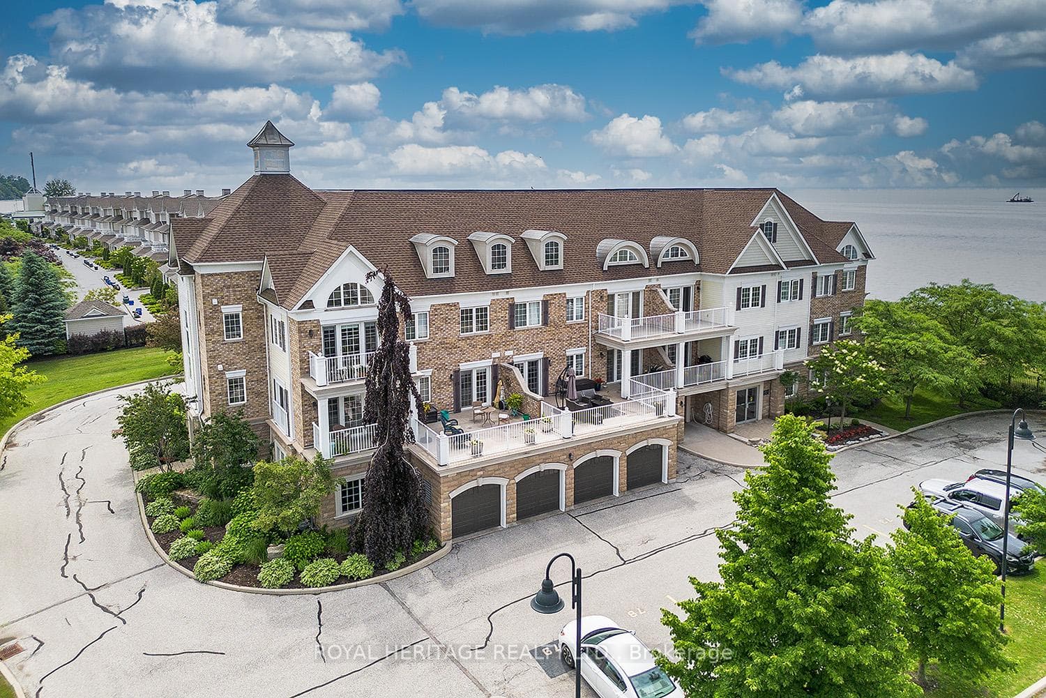 375 Lakebeeze, Unit 207