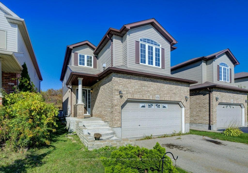 404 Tealby Crescent photo 1
