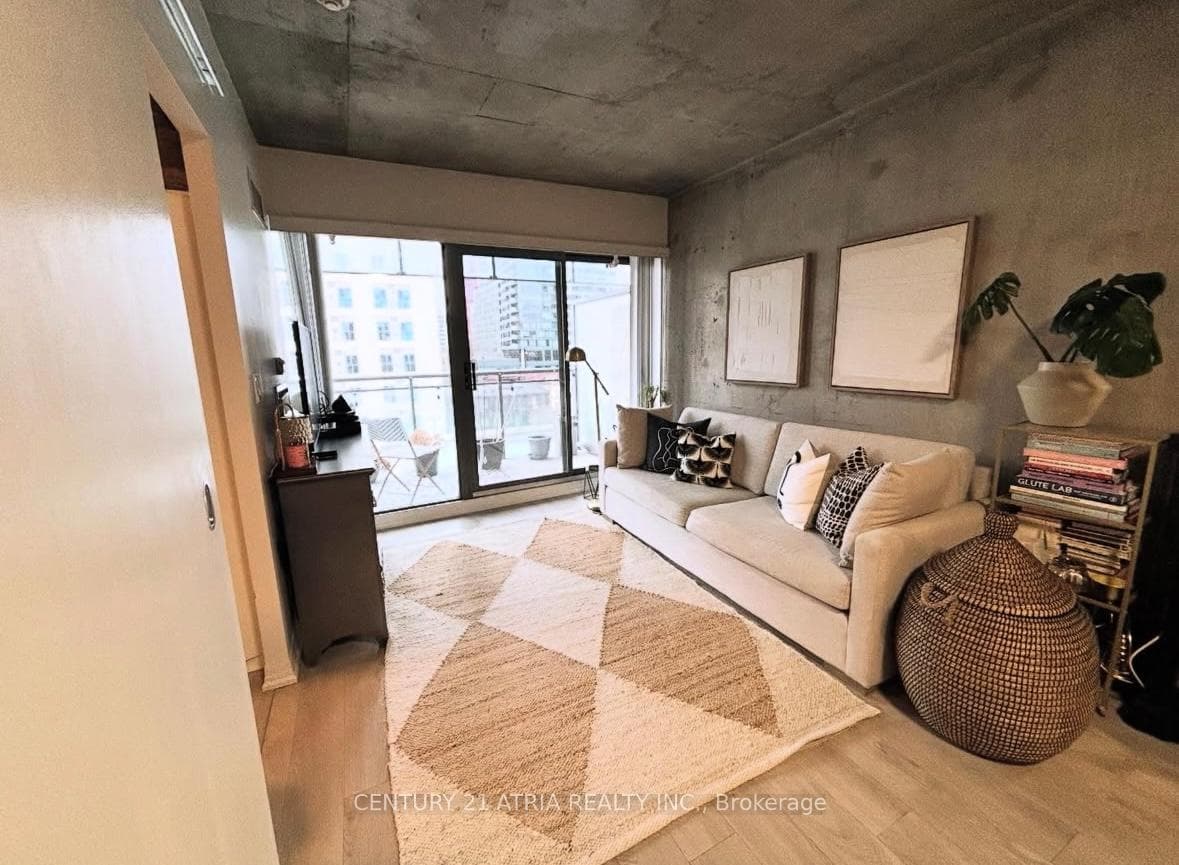 22 Wellesley Street Unit 804 photo 5