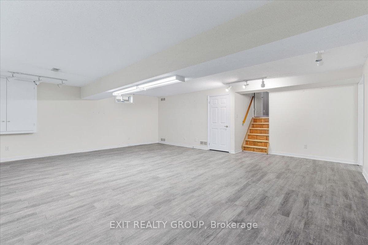 84 PARKVIEW Heights photo 33