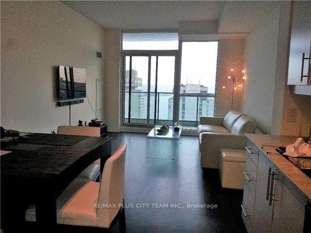 33 Bay Street Unit 3710 photo 2
