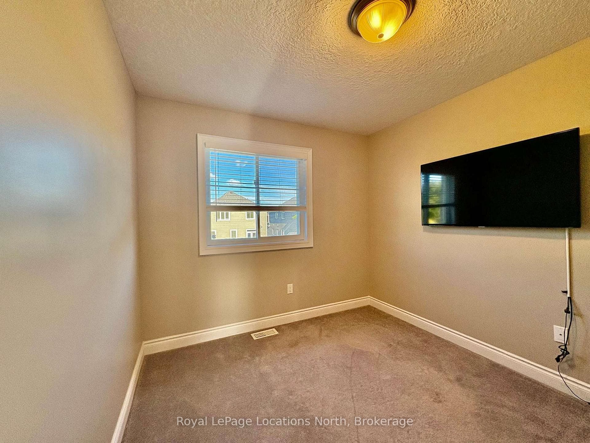 74 Garbutt Crescent photo 13