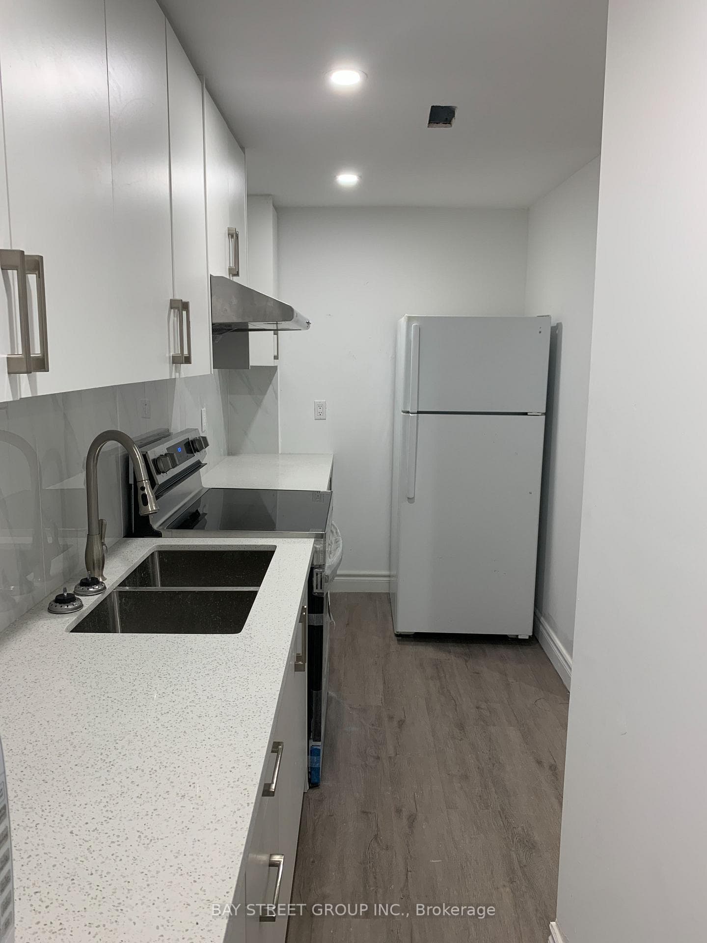 35 Allangrove Crescent Unit Bsmt photo 26