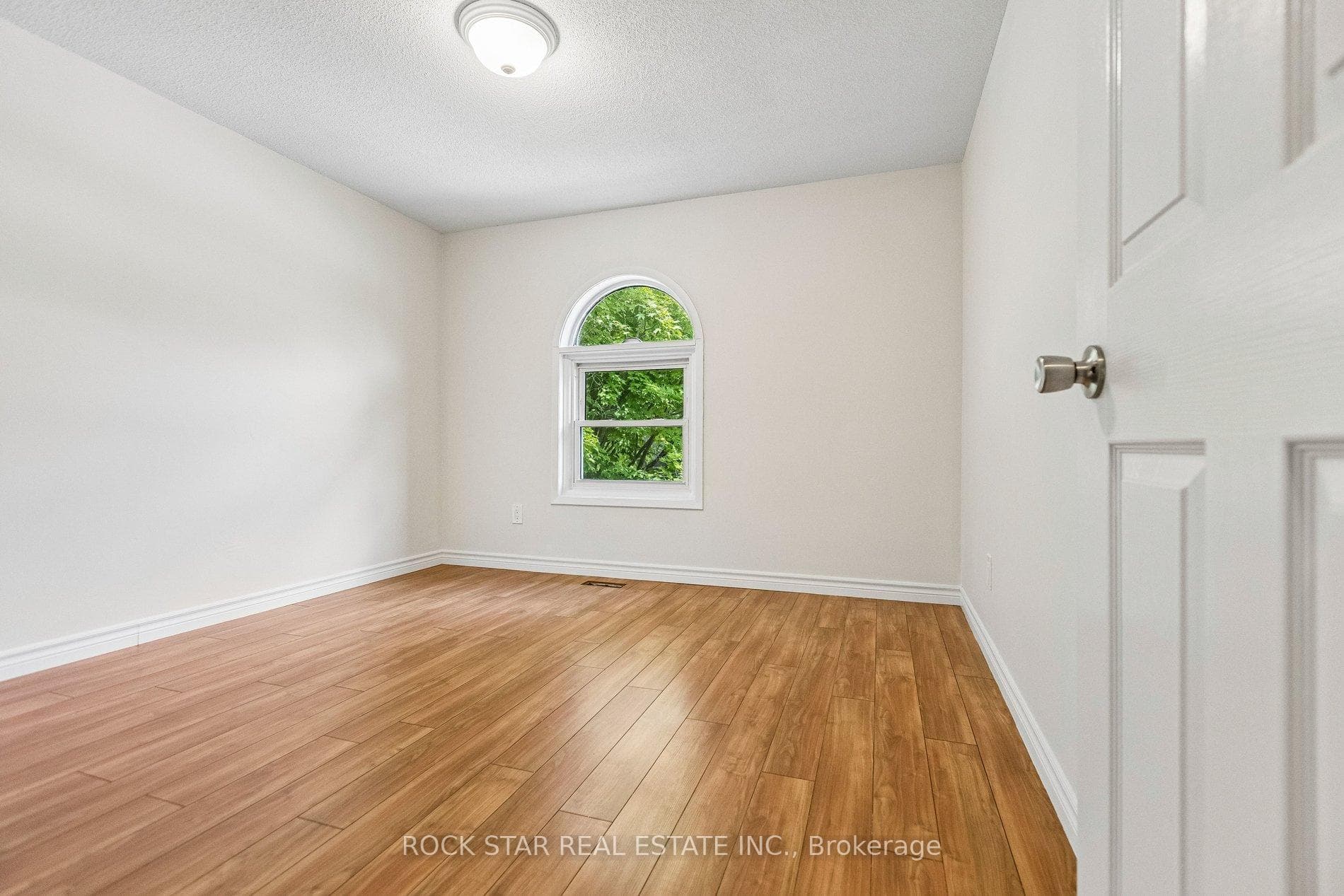 305 Sekura Street photo 18