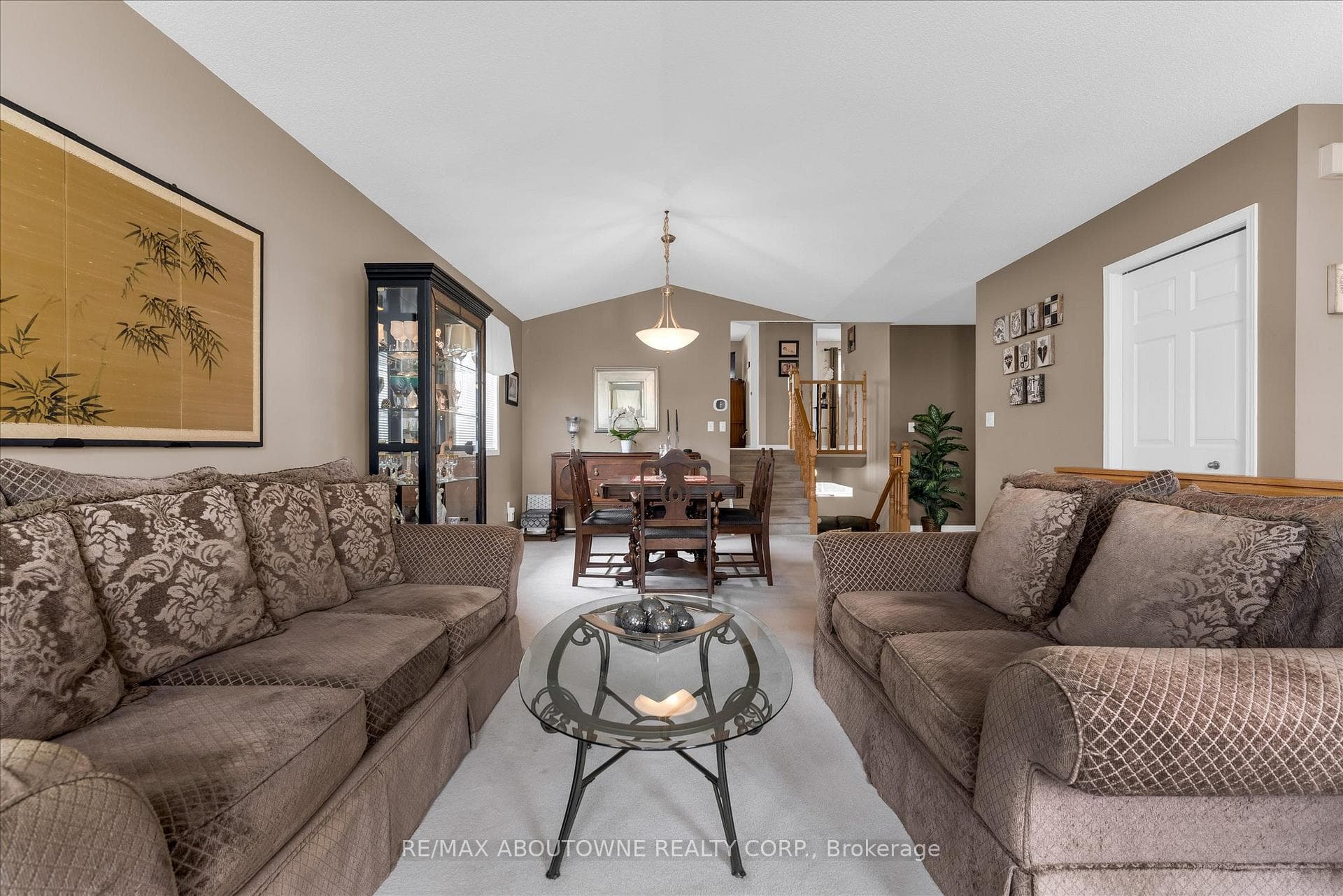 67 Loneoak Crescent photo 6