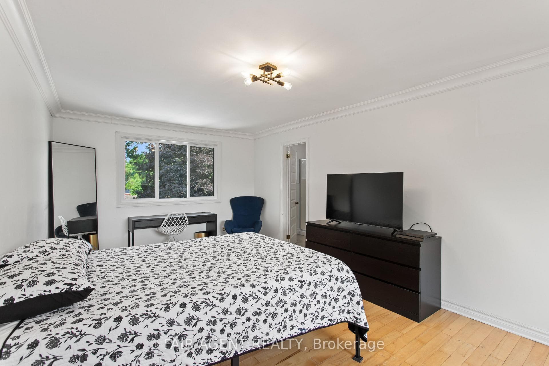123 ACORN Crescent photo 21