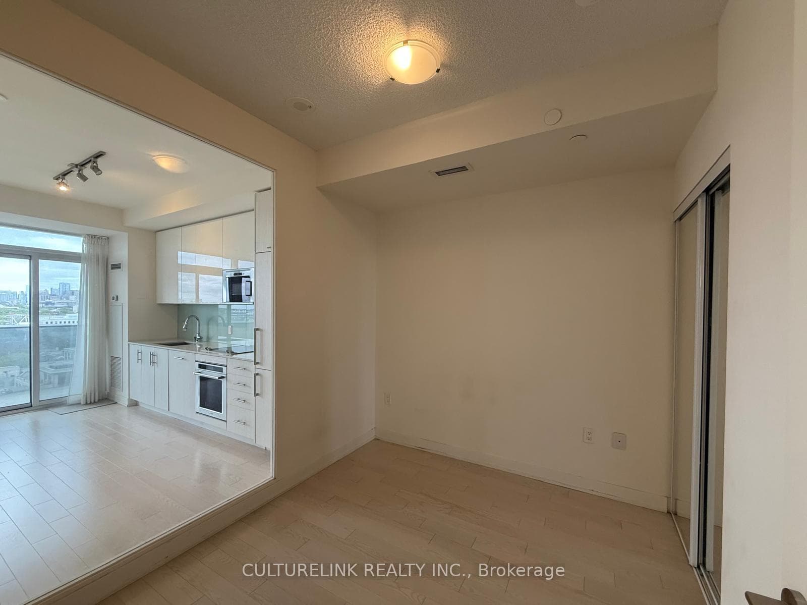 330 Richmond Street Unit 1607 photo 5