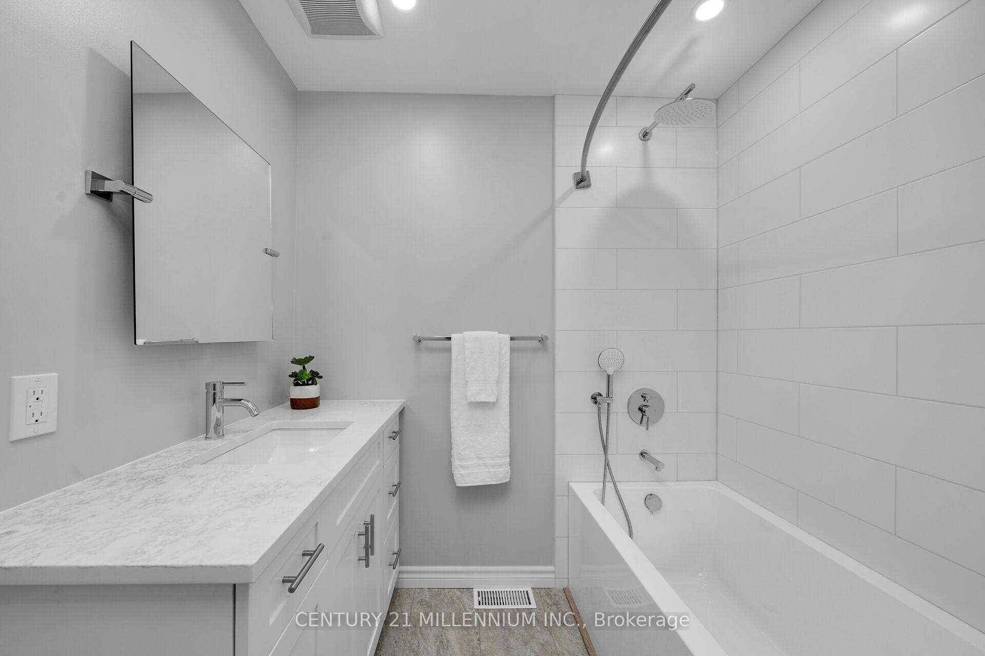 4 Piece Main Bathroom