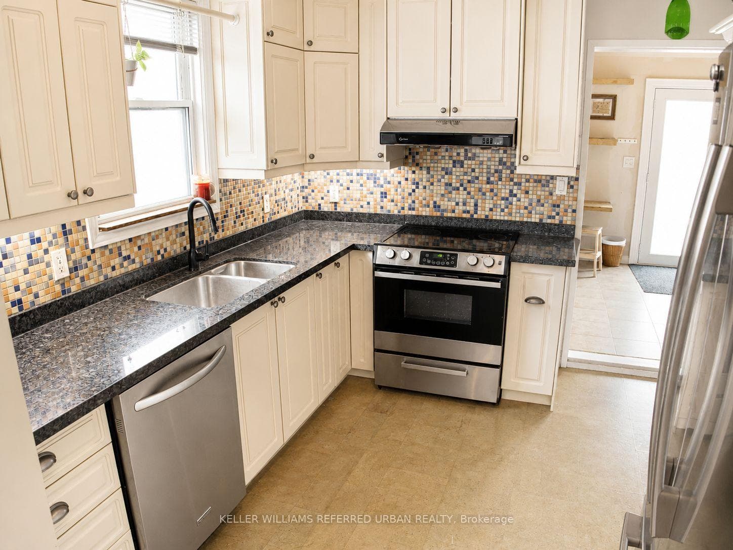 98 Foxwell Street photo 8