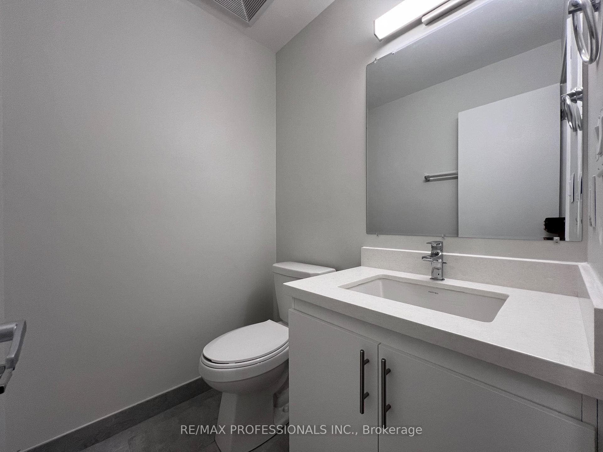 62 Dixfield Drive Unit 121 photo 4
