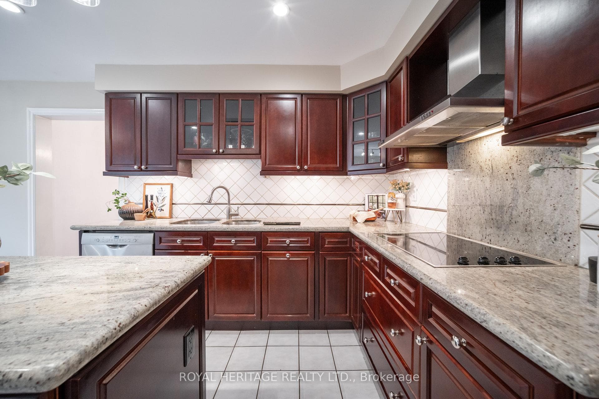16 Cowles Court photo 4