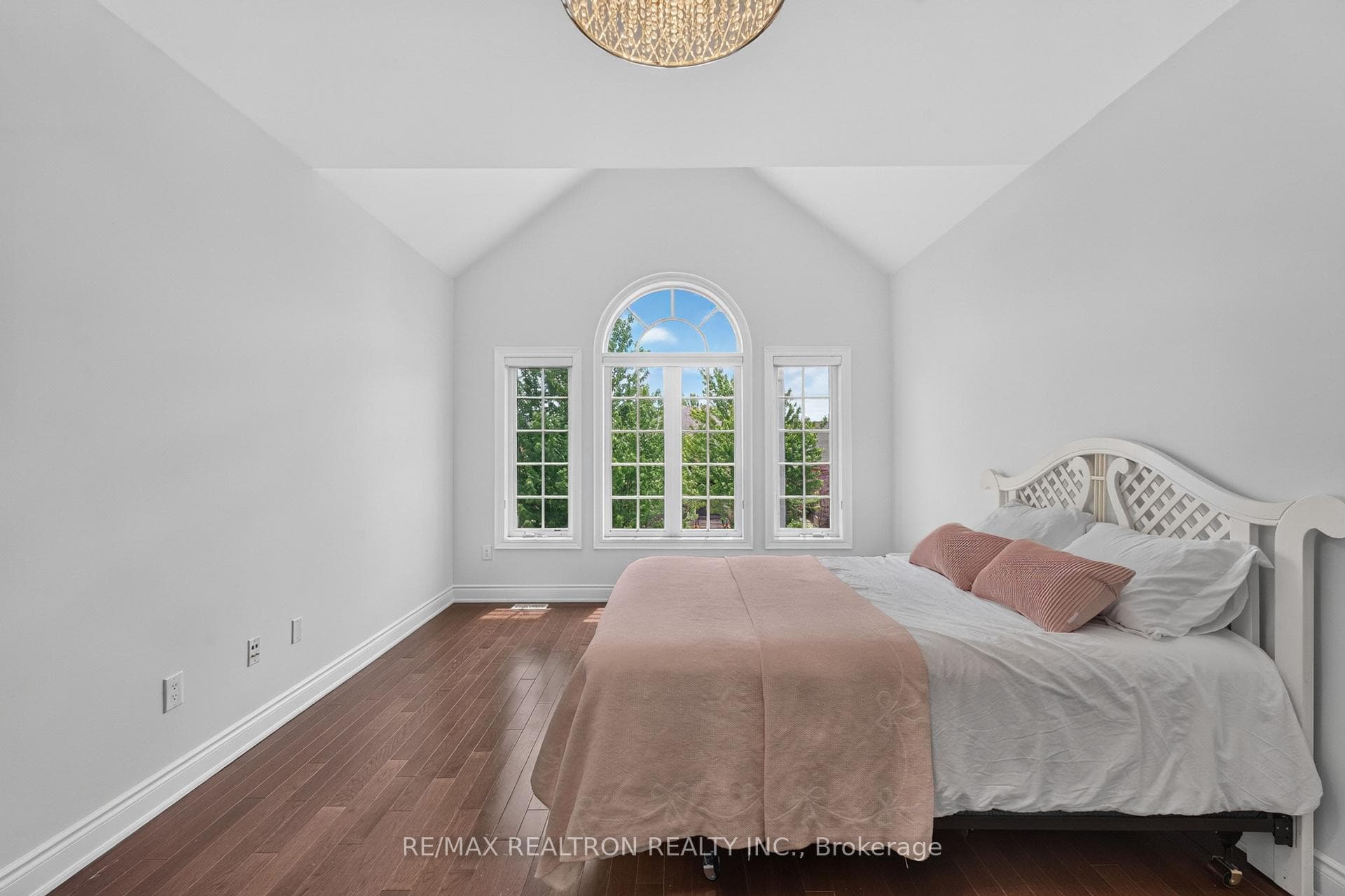 189 Cook's Mill Crescent photo 44
