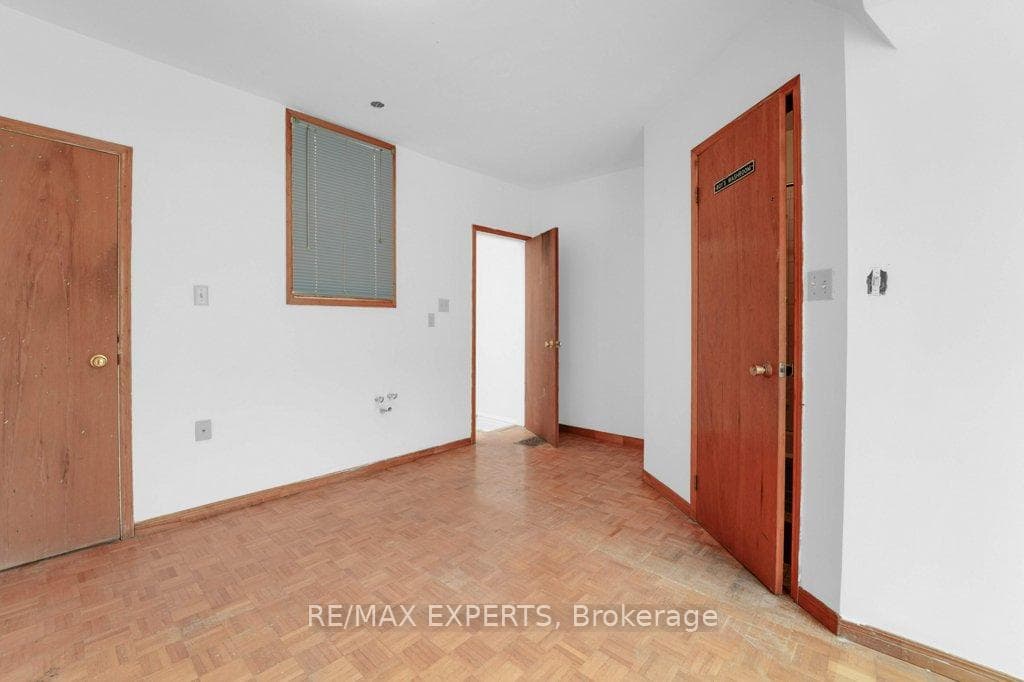 370 Lippincott Street photo 26
