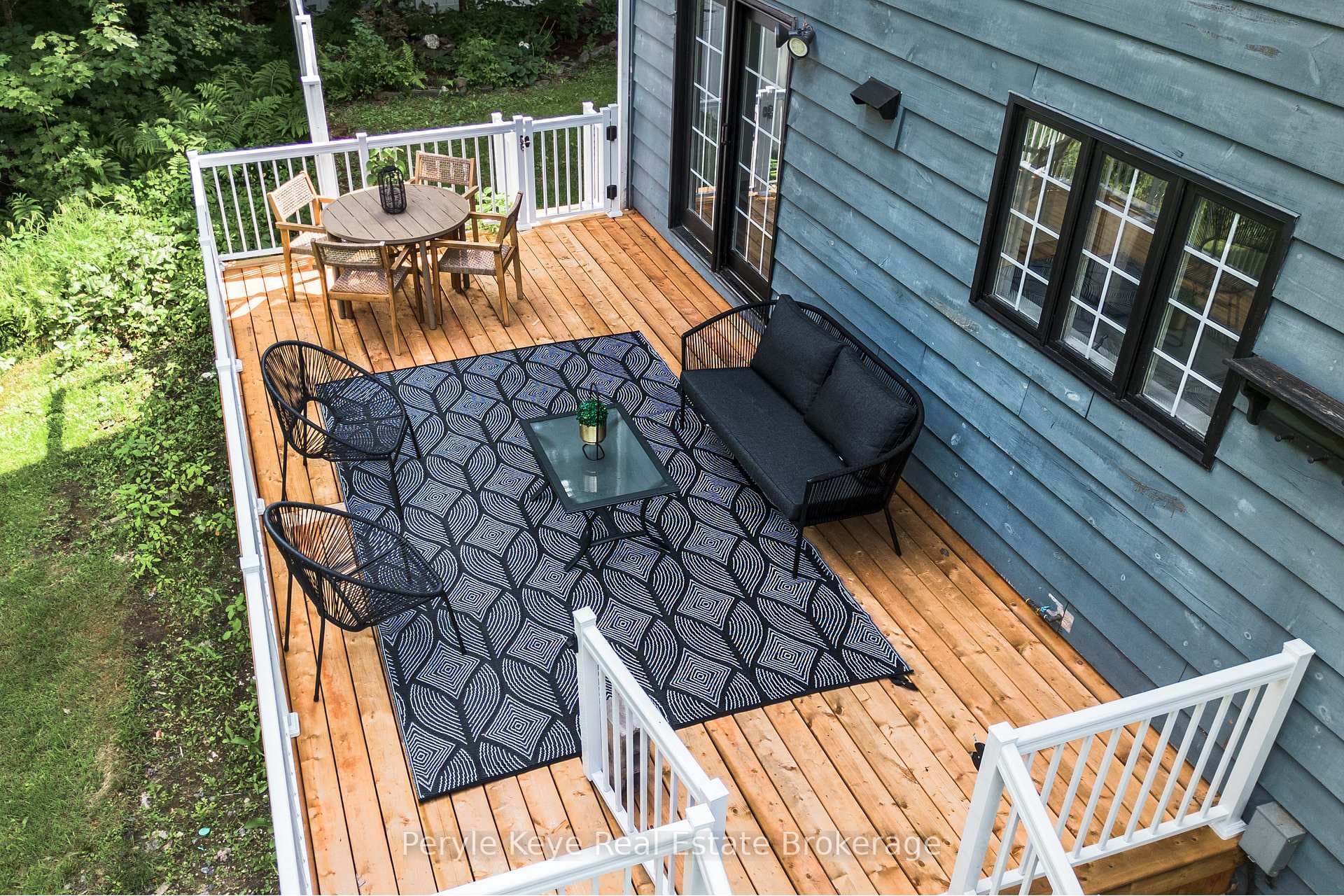 Sprawling Back Deck