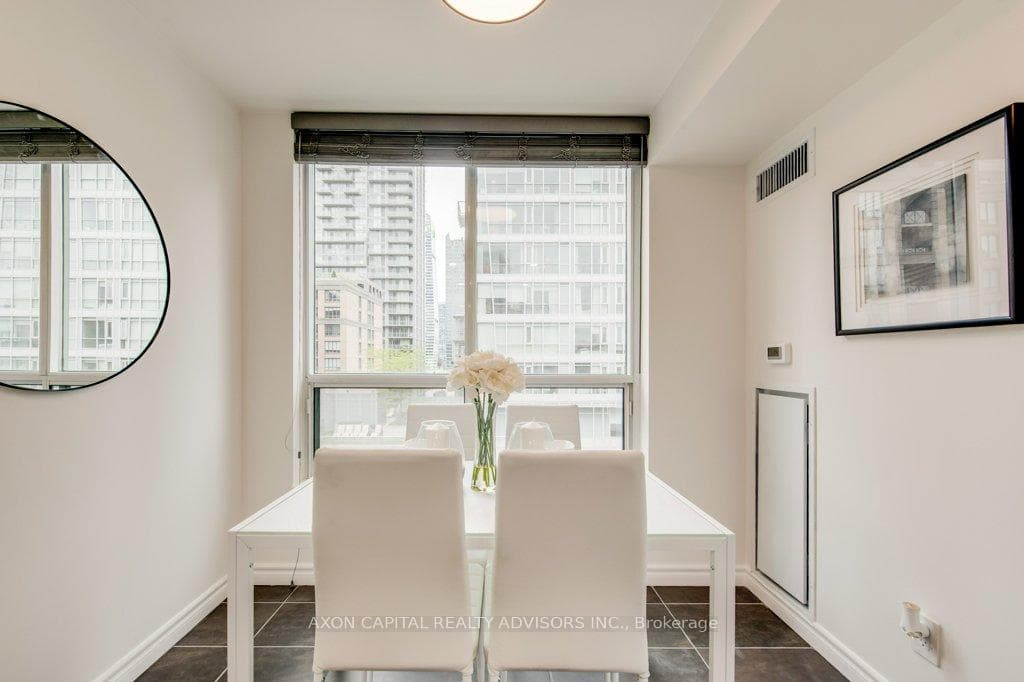 168 Simcoe Street Unit 1513 photo 13