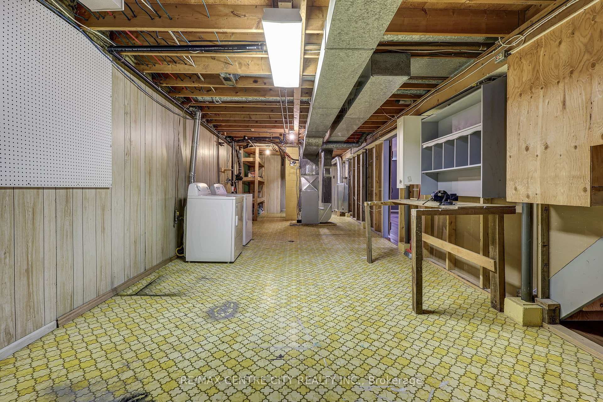 784 Elm Street photo 26