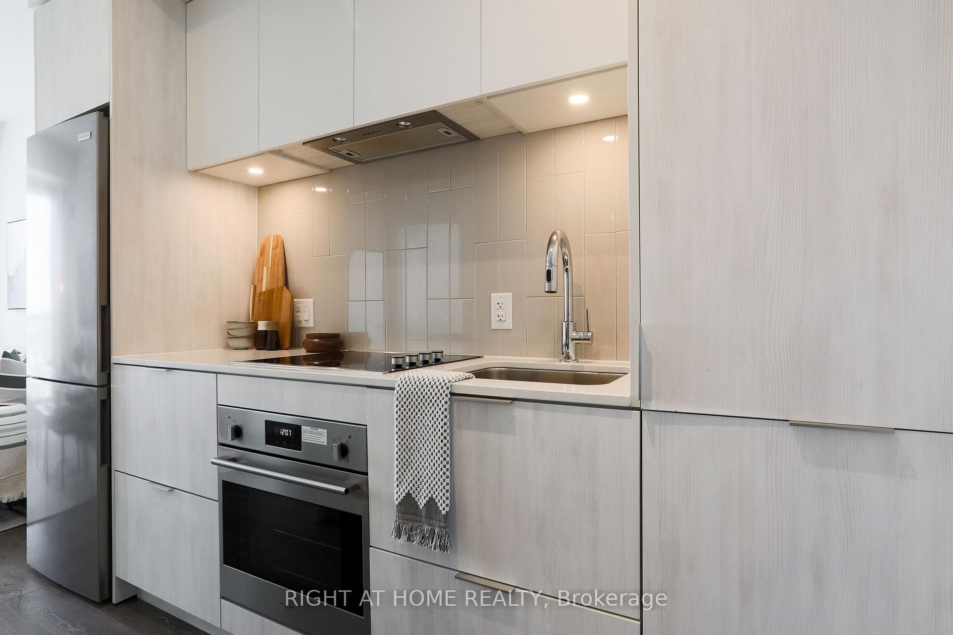 130 River Street Unit 1401 photo 3