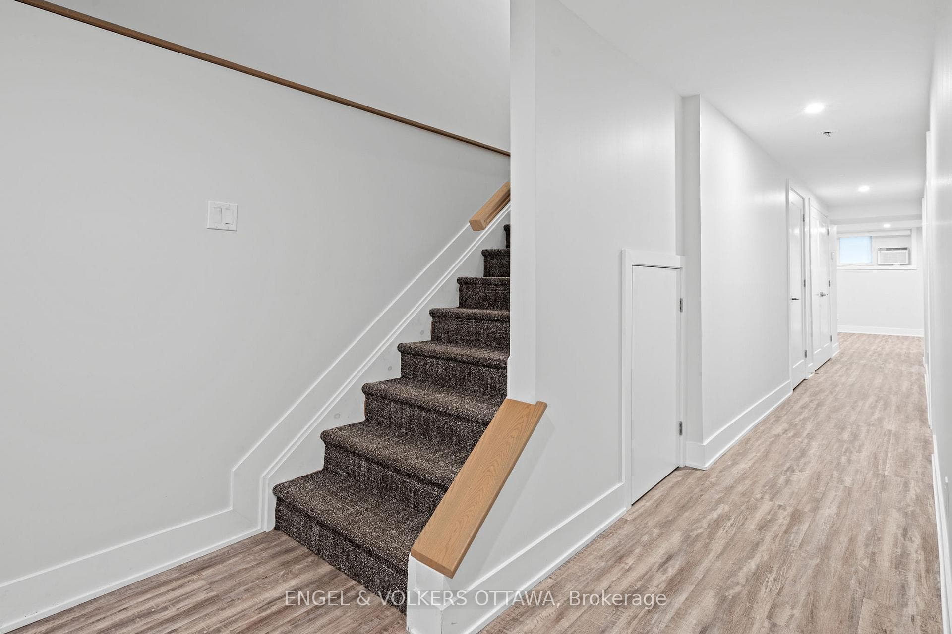 569 Mcleod Street Unit 4 photo 3