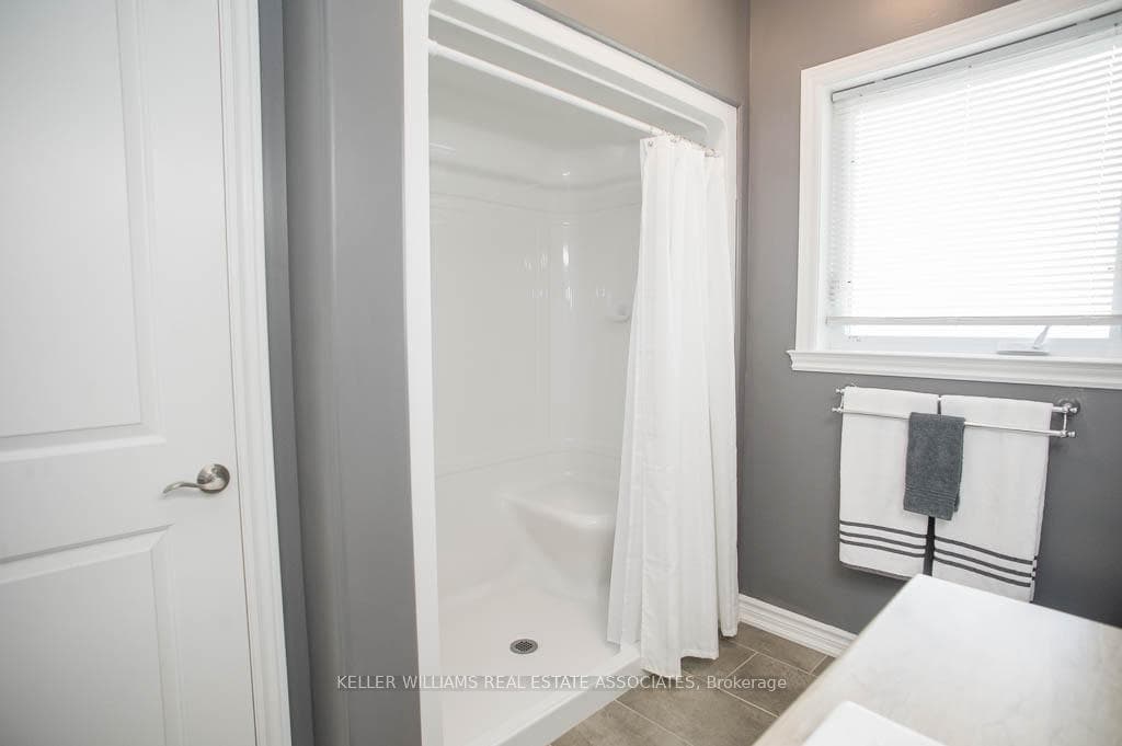111 Allandale Crescent photo 19