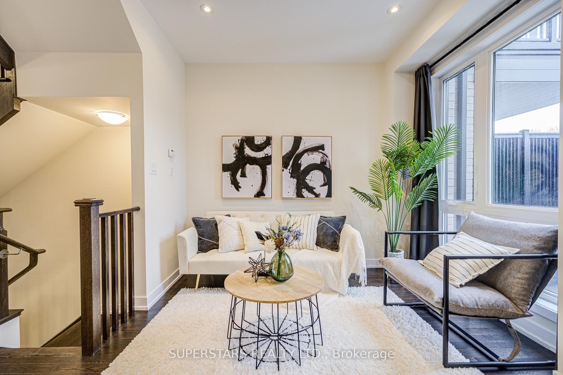 100 Stauffer Crescent photo 14