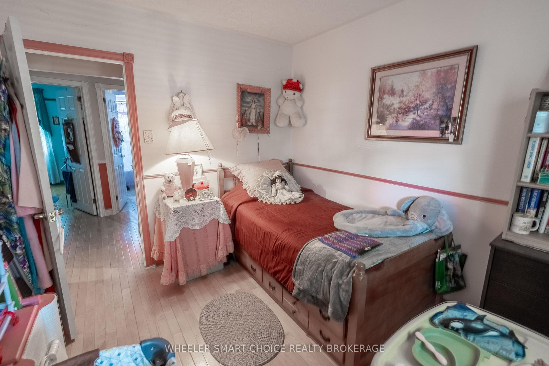 542 Anthony Street photo 13