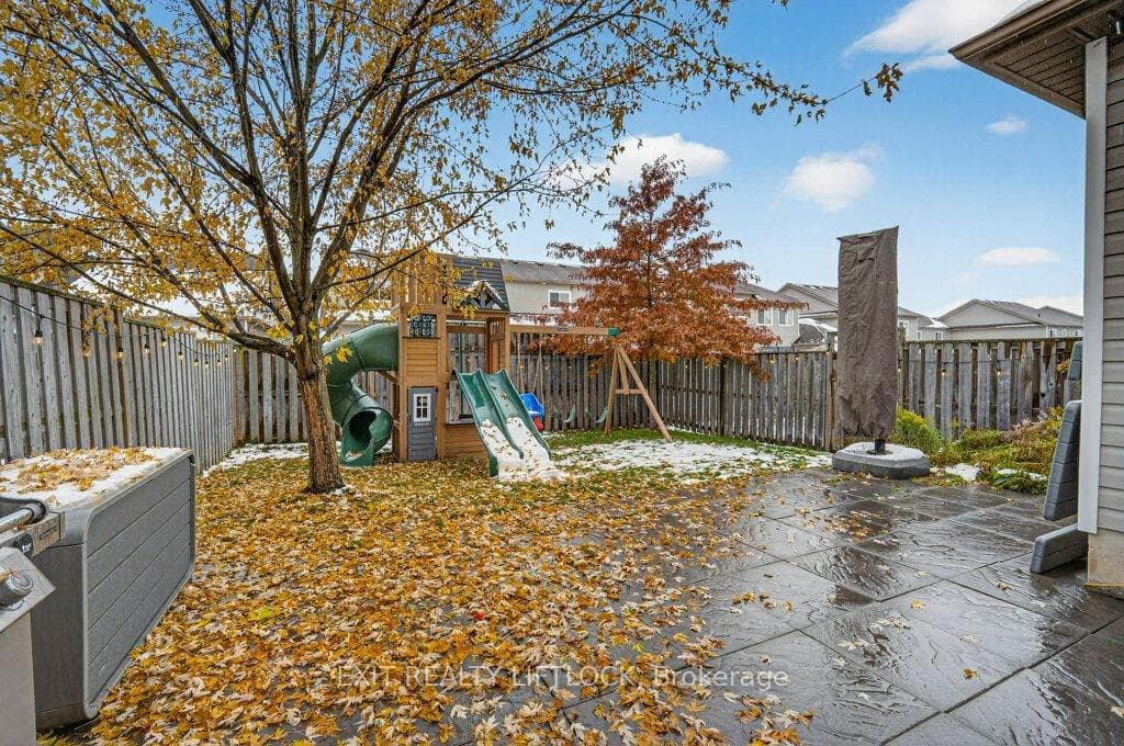 659 Tully Crescent photo 26