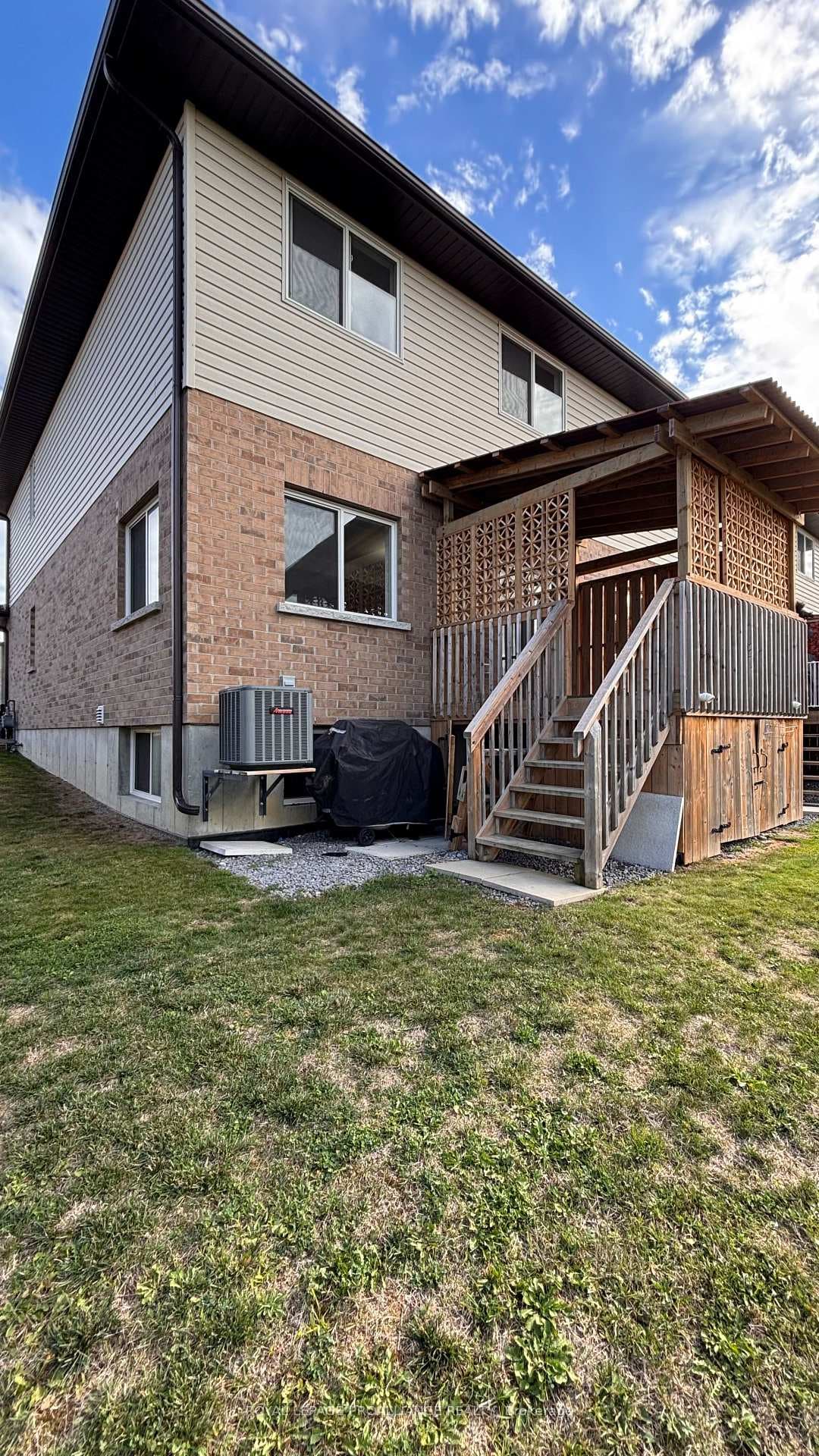 79 Ledgerock Court photo 2