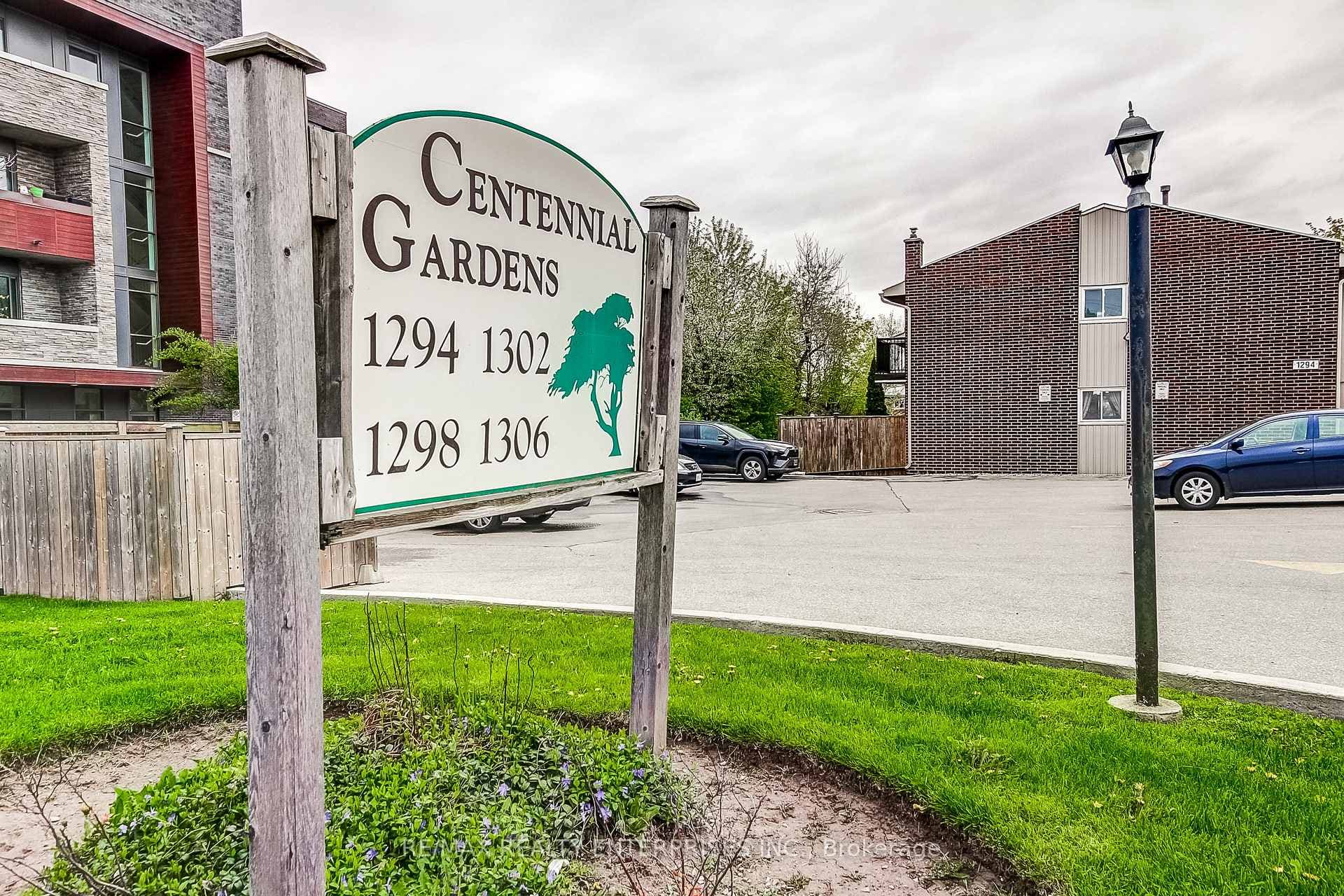 1306 Guelph Line Unit 2 photo 45