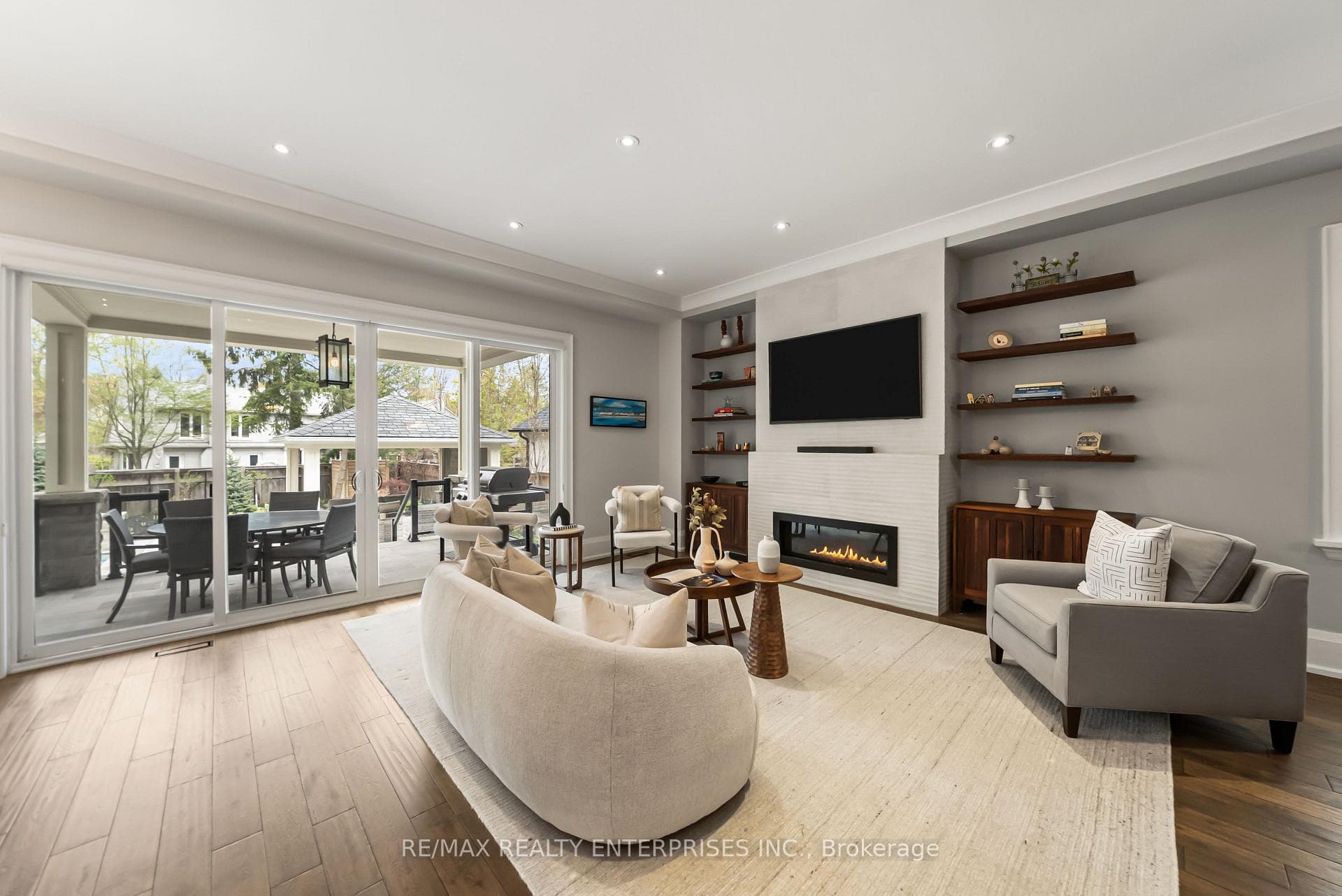 1343 Milton Avenue photo 8