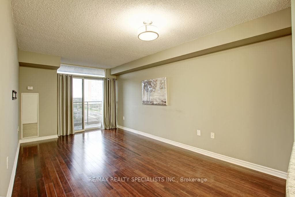 55 Strathaven Drive Unit 612 photo 4