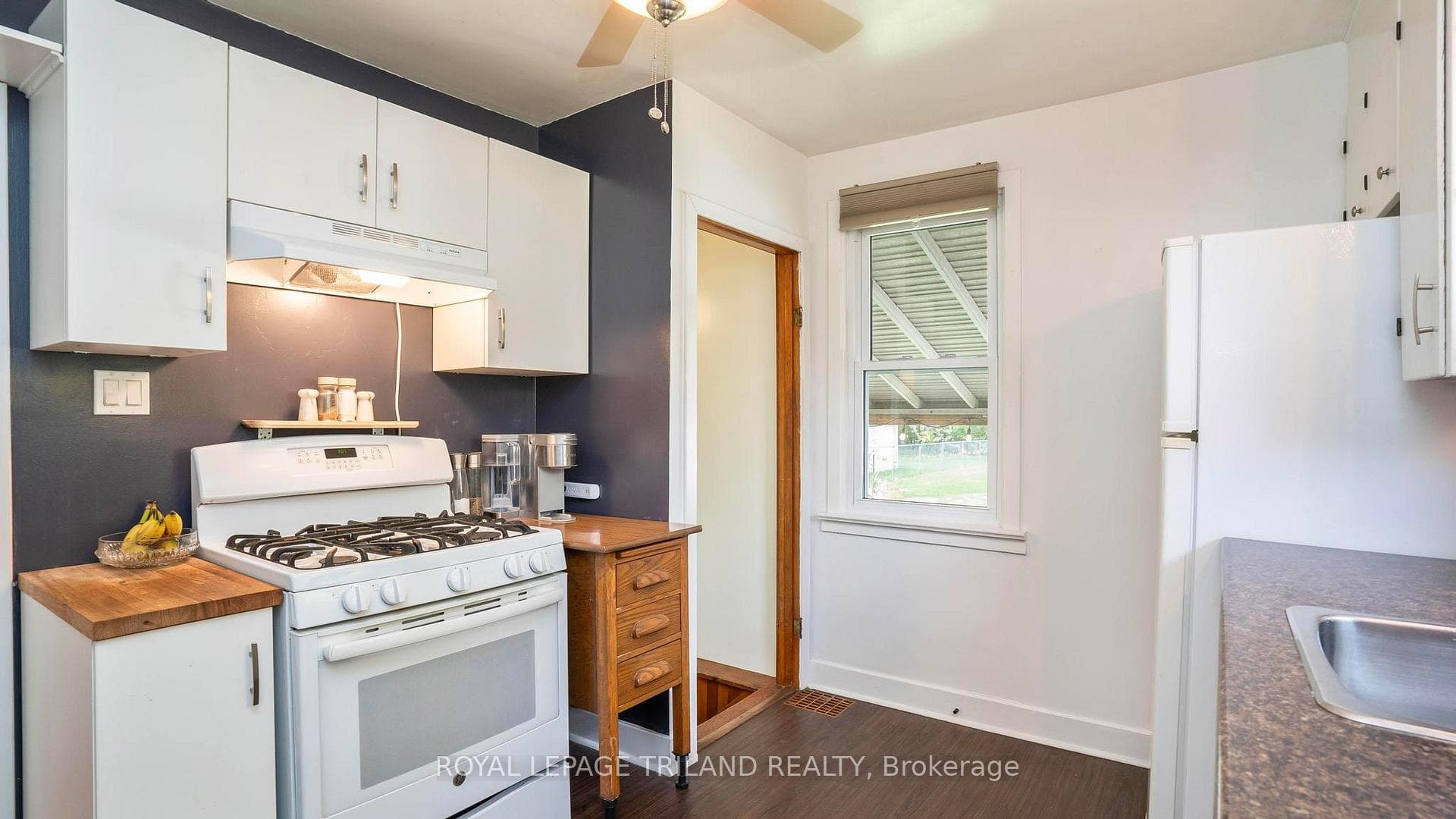578 Creston Avenue photo 13