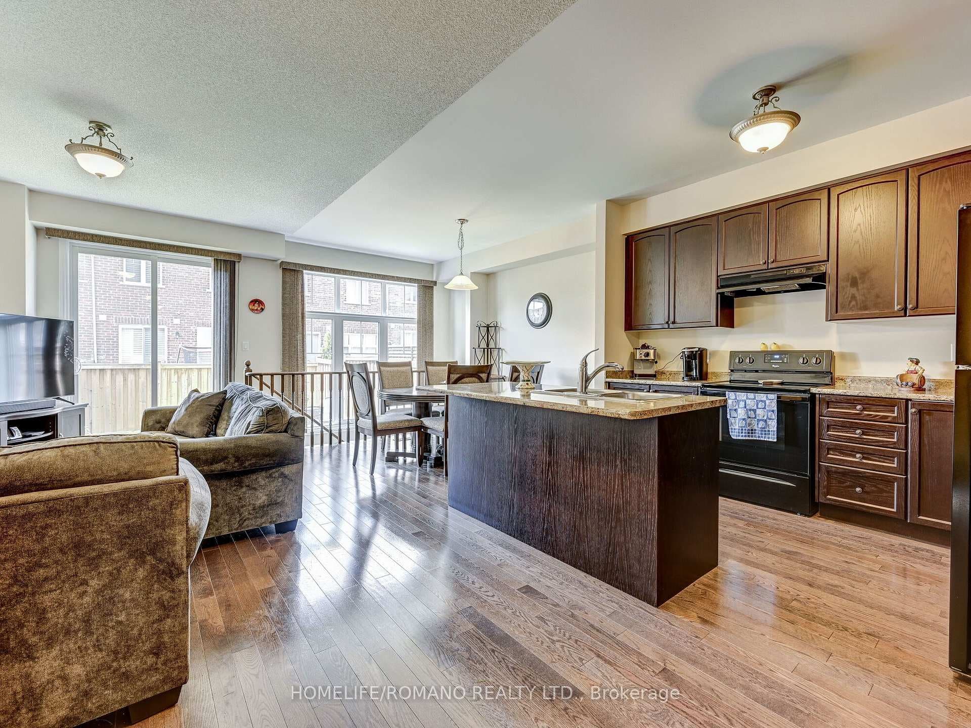 105 Abigail Crescent photo 7