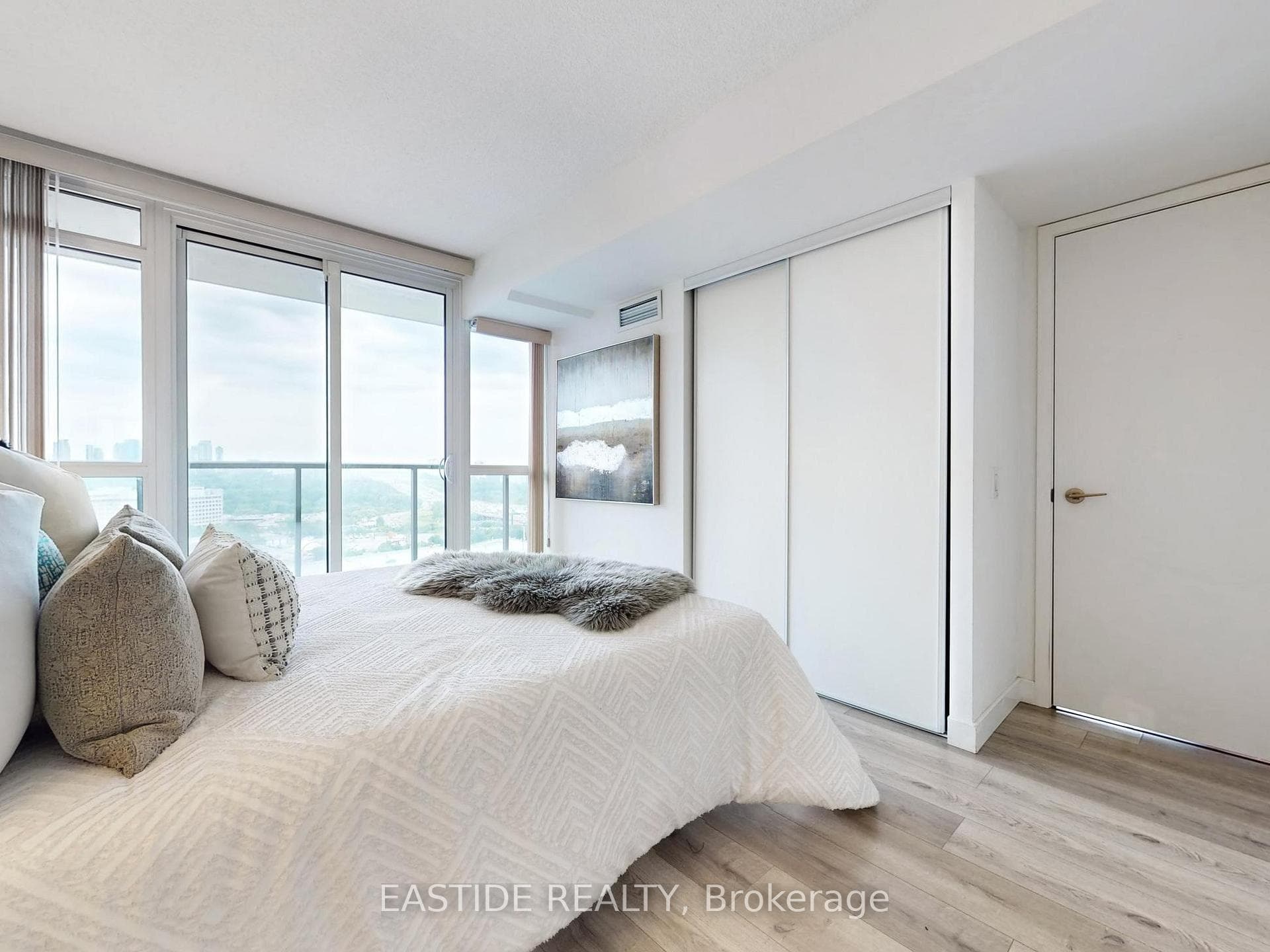 121 Mcmahon Drive Unit 1808 photo 12