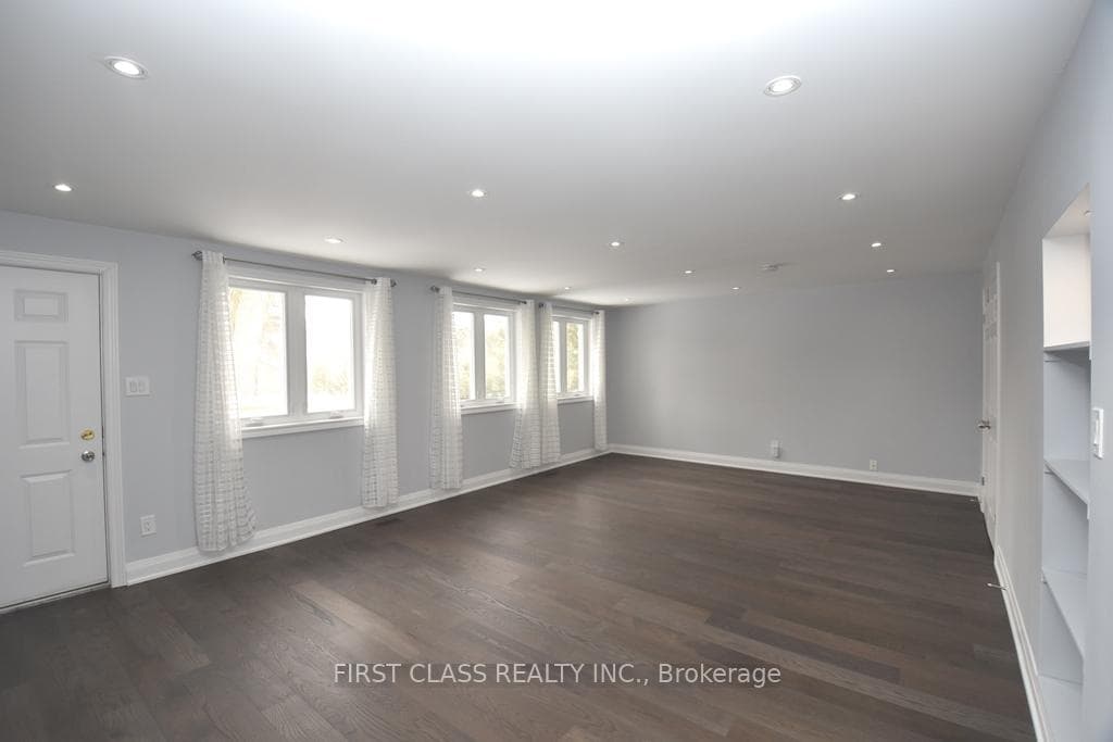 113 Holcolm Road Unit Main photo 8
