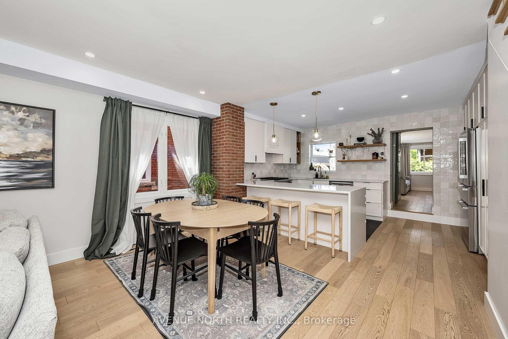 1091 Gladstone Avenue photo 8