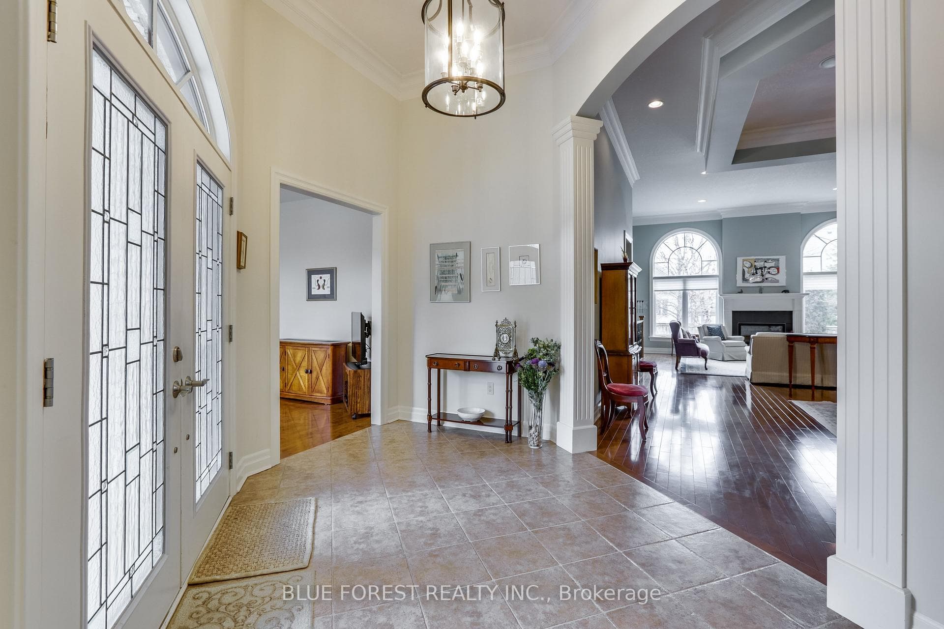 2014 Valleyrun Boulevard Unit 6 photo 4