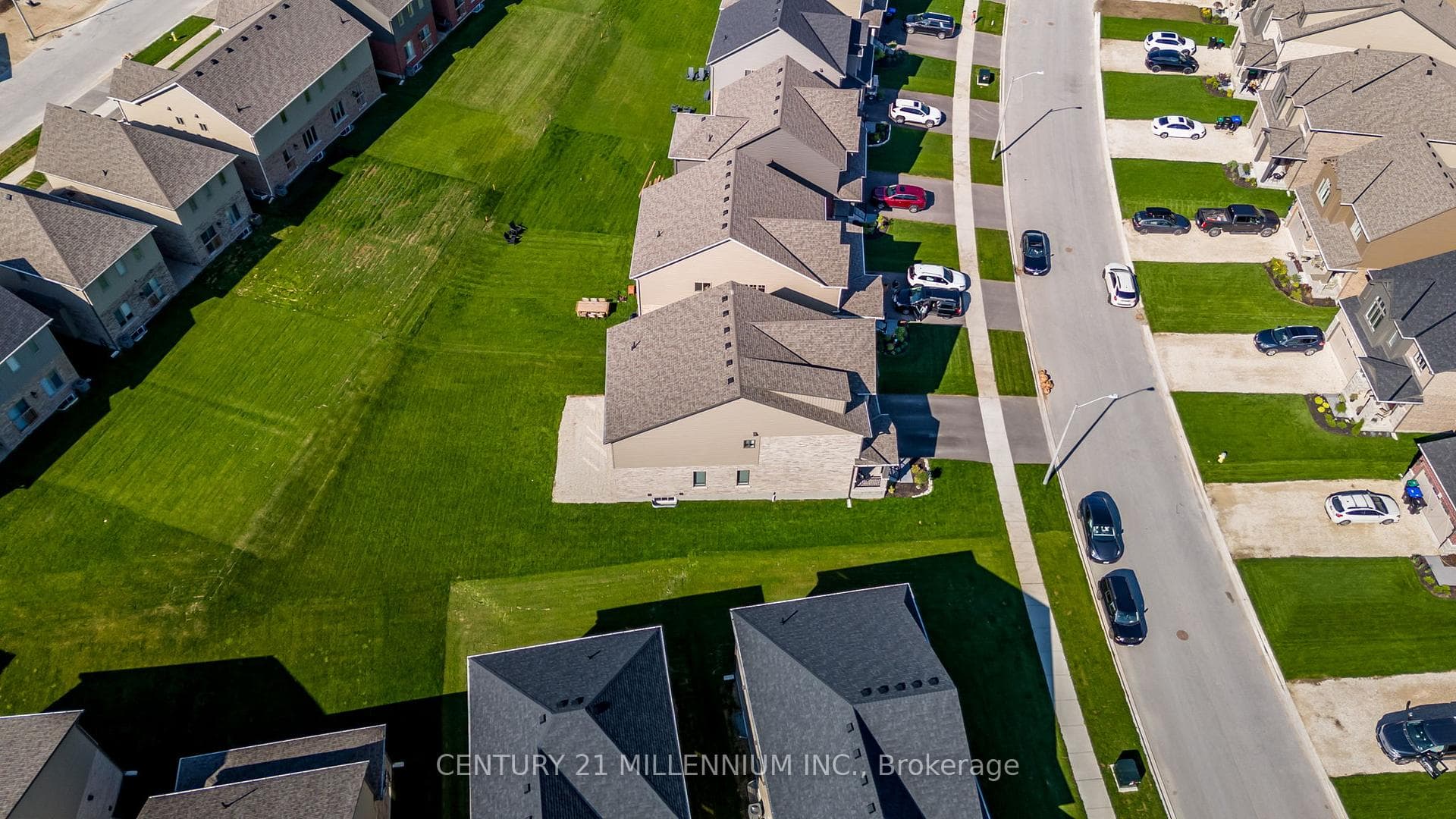 135 Plewes Drive photo 38