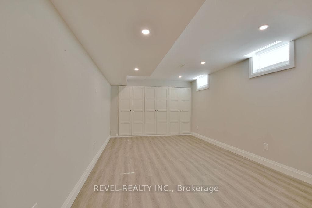 166 SUCCESSION Crescent photo 34