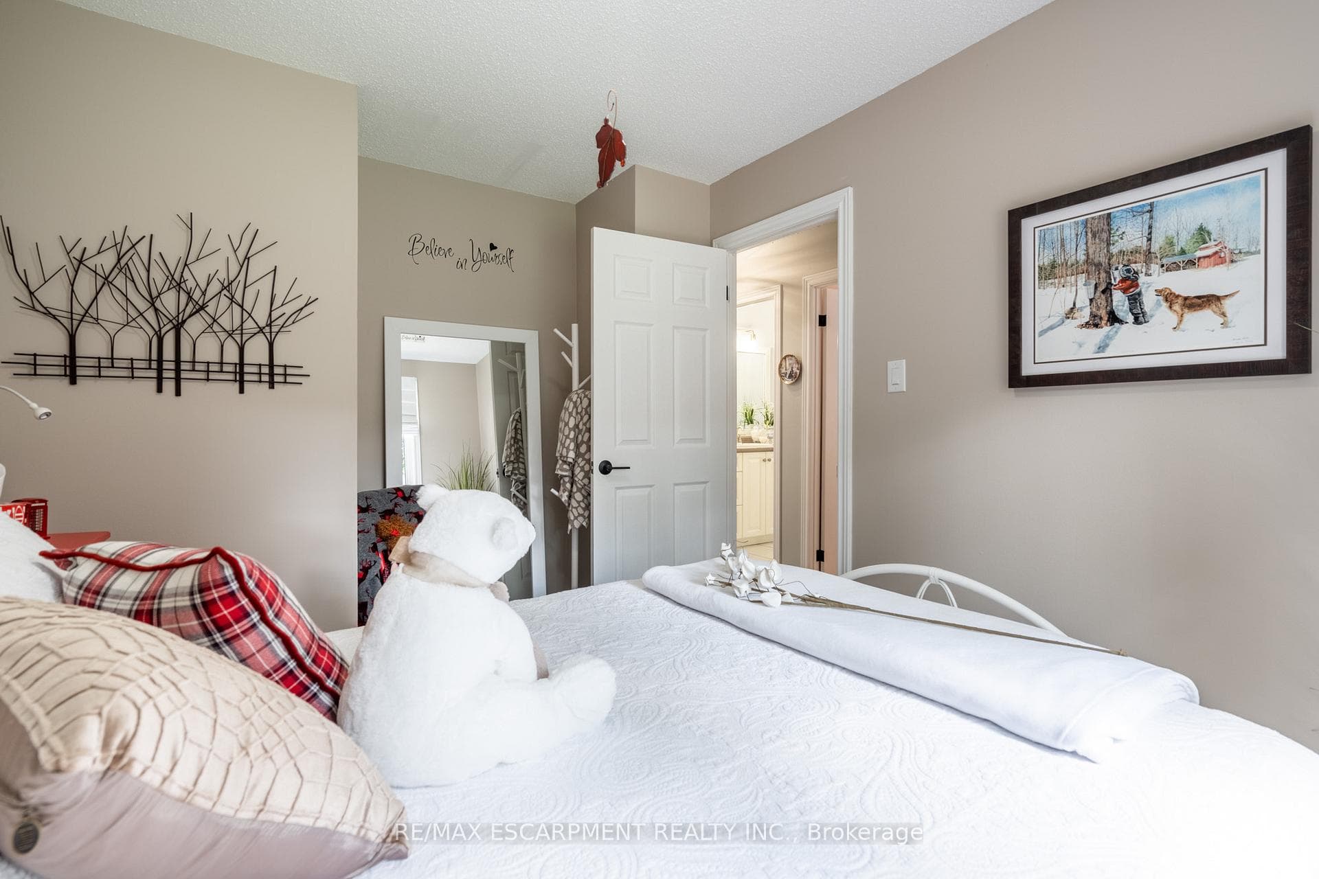 63 FORESTGATE Drive photo 23