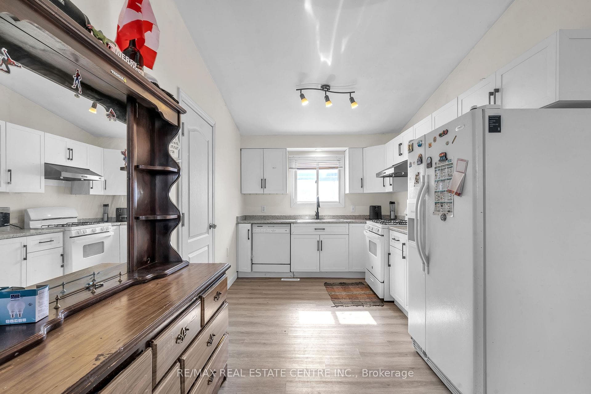 2059 Mountbatten Place photo 11