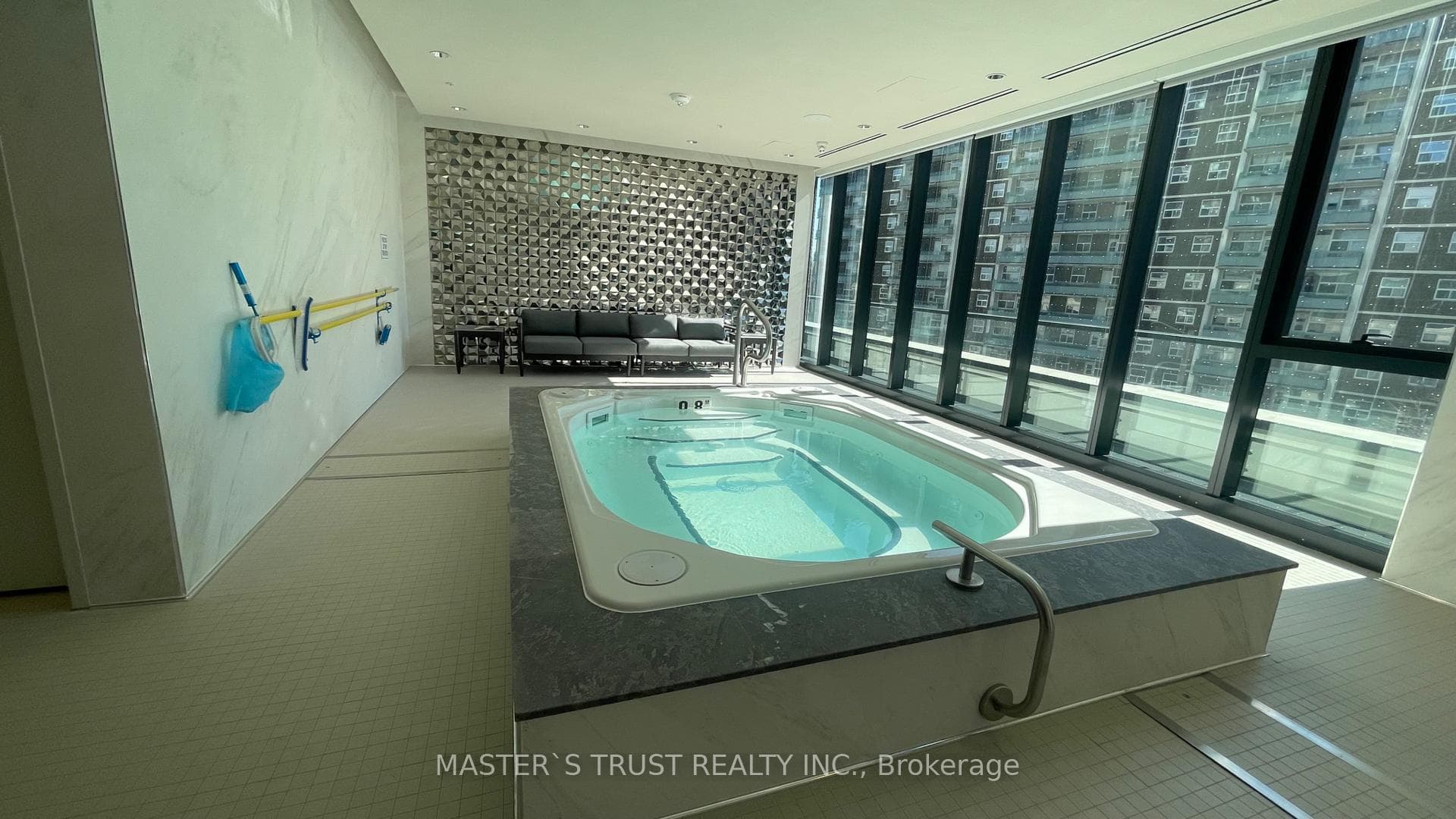 575 bloor Street Unit 207 photo 4