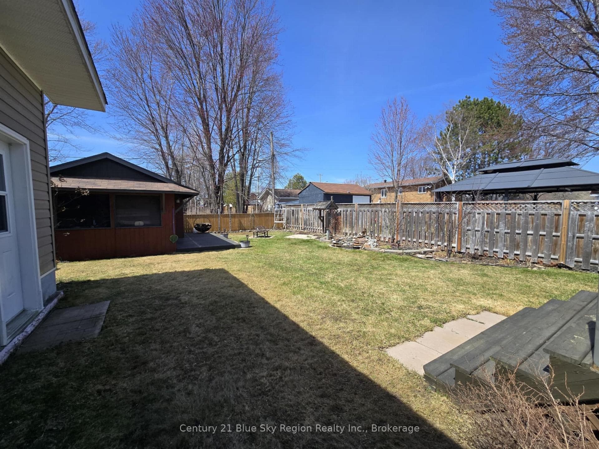 347 Levesque Street photo 28