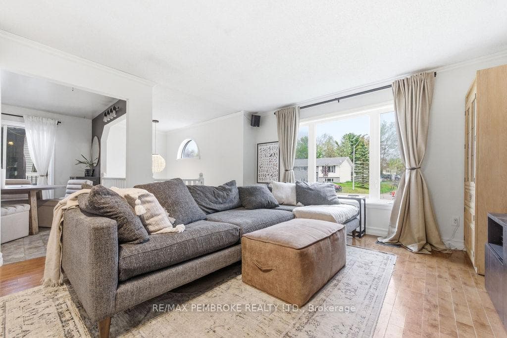 66 Woodland Crescent photo 6